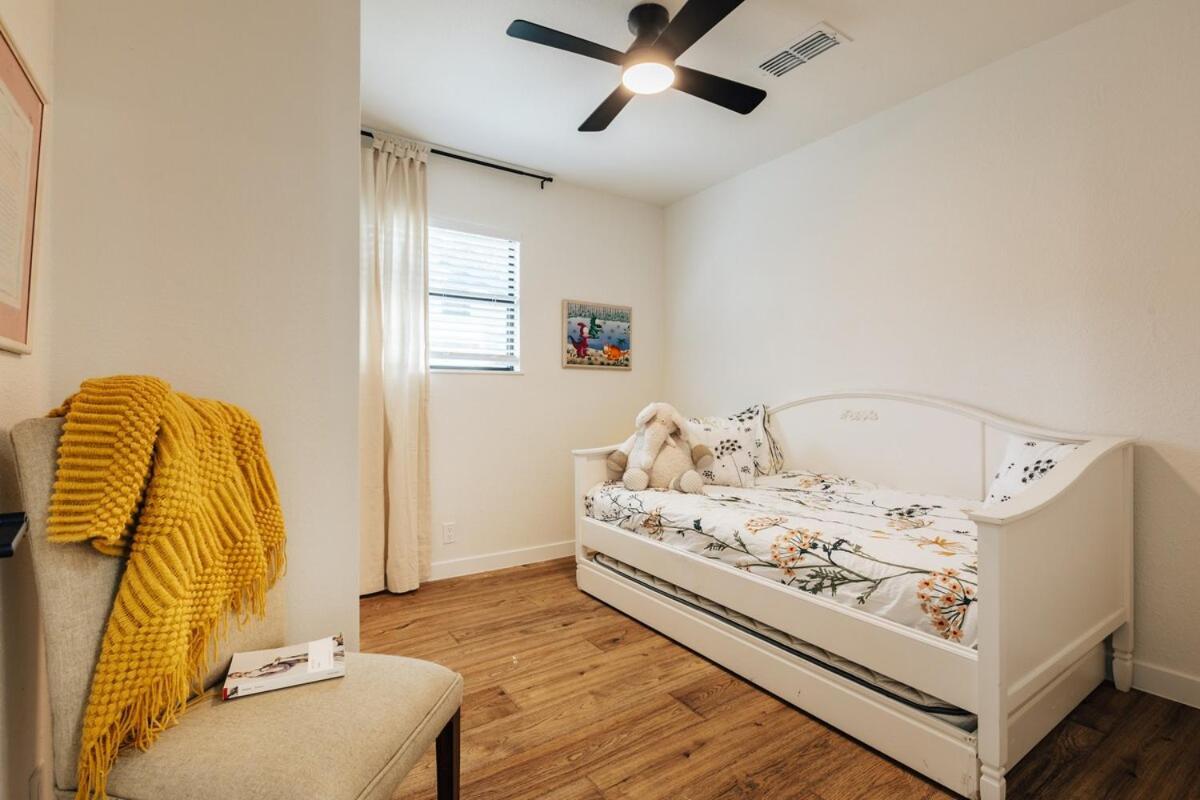 New Build, 2Units4Br, King Bed& Rain Shower, Walk 2 Soco Eateries Austin Exterior photo